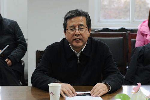 陈卫中寄语师生：坚定理想信念 做有担当的青年 ——学校召开党的十八届六中全会精神理论对谈会