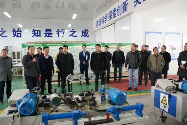 学校开展标准化实验室建设现场观摩活动