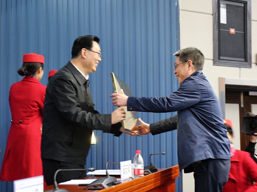 我校与兰州市政府签约共建兰州创业大学