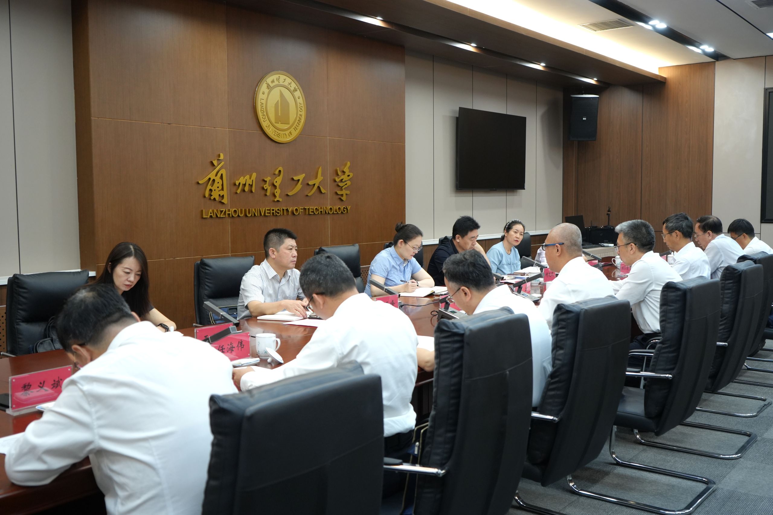 省科技厅厅长闵苹一行来校调研座谈