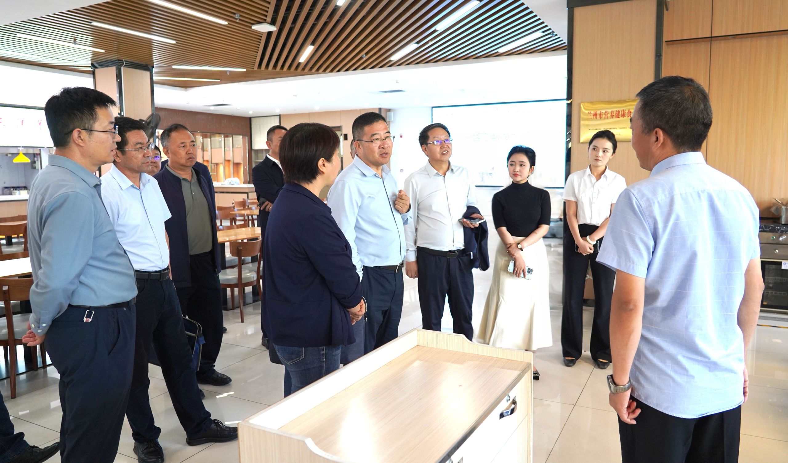 校领导带队检查秋季学期开学准备工作